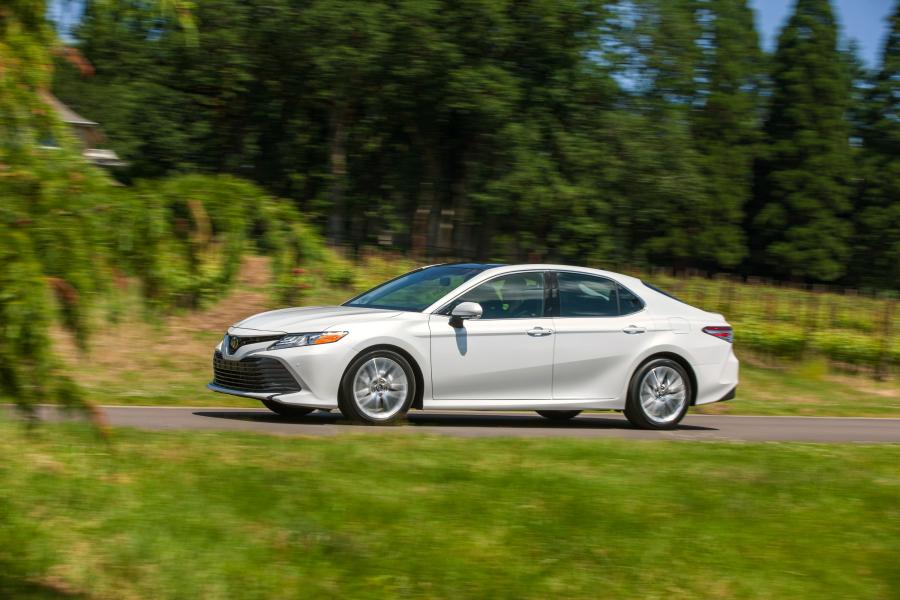  Toyota Camry XLE 2017 года  (NA) (фото 4 из 8)